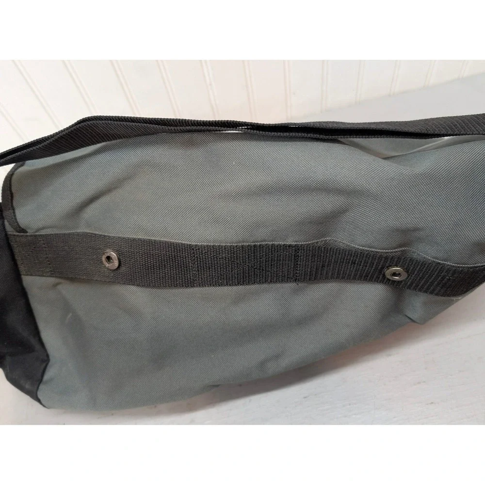 Thule Quest Travel Messenger Bag Black Grey Canvas Adjustable Strap Car Top